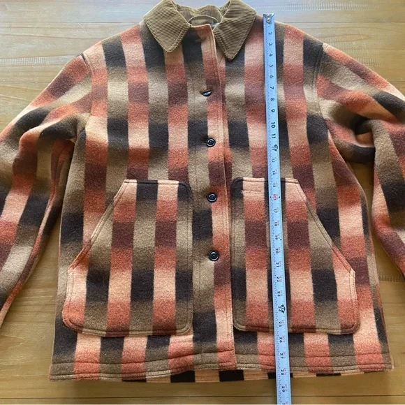 Filson | Women’s Blanket Wool Barn Coat - Picture 8 of 10